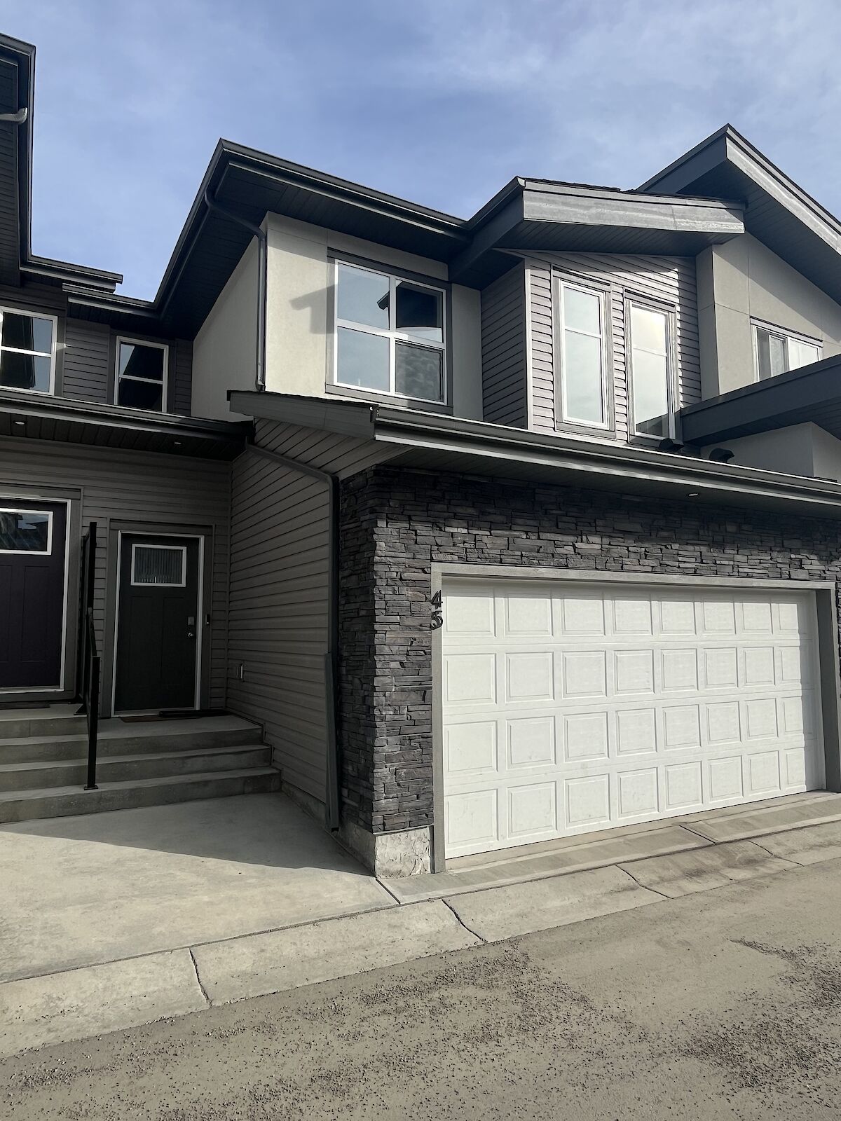 Calgary 3 bedrooms Townhouse for rent. Property photo: 548210-1