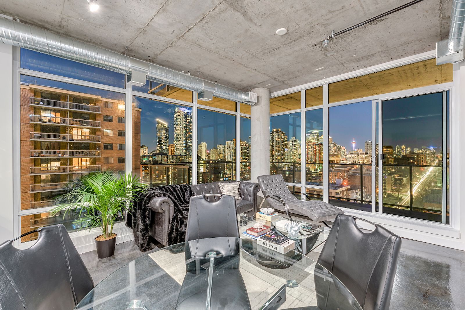 Calgary 2 bedrooms Condo Unit for rent. Property photo: 548495-1