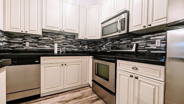 Edmonton 2 bedrooms Condo Unit for rent. Property photo: 548819-2
