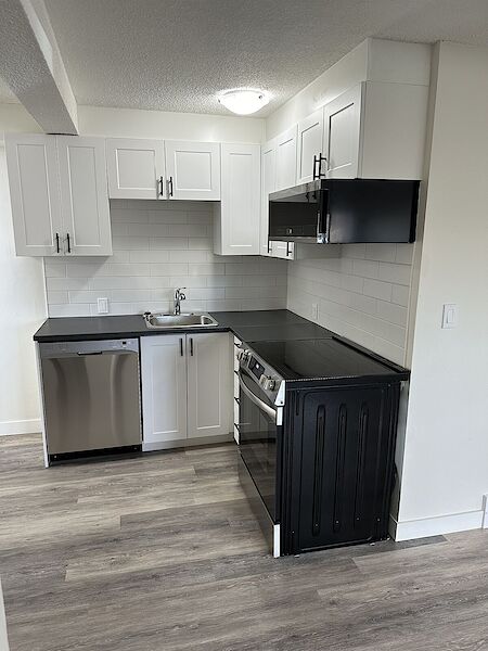 Calgary 2 bedrooms Fourplex for rent. Property photo: 549312-2