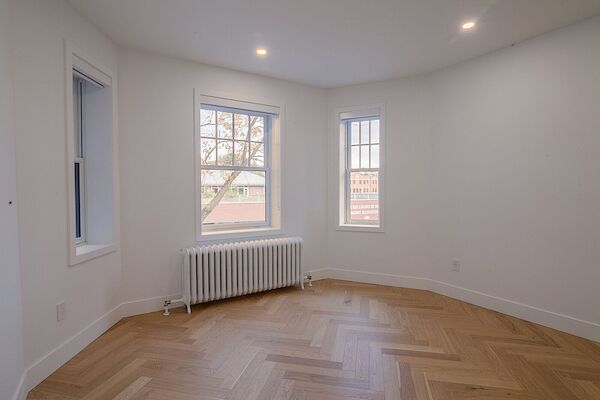 living_room Westmount 2 bedrooms Apartment for rent. Property photo: 549624-2