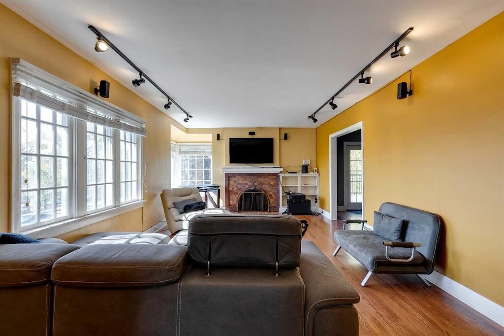 Calgary 3 + Den bedrooms House for rent. Property photo: 550800-1