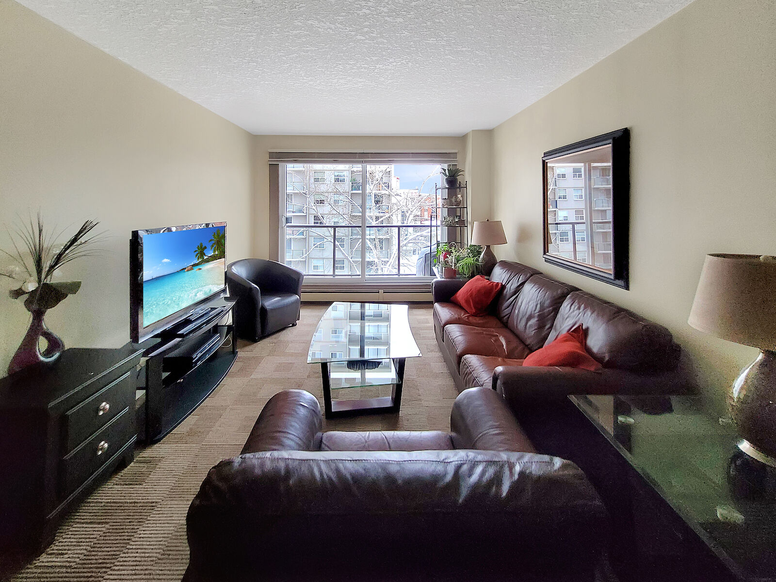 Calgary 2 bedrooms Condo Unit for rent. Property photo: 551024-1