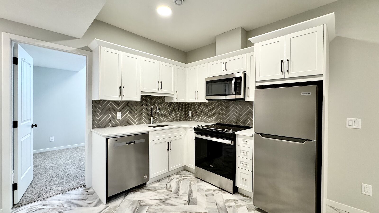 Calgary 2 bedrooms Basement for rent. Property photo: 551119-1