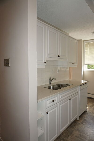Calgary 2 bedrooms Condo Unit for rent. Property photo: 551226-2