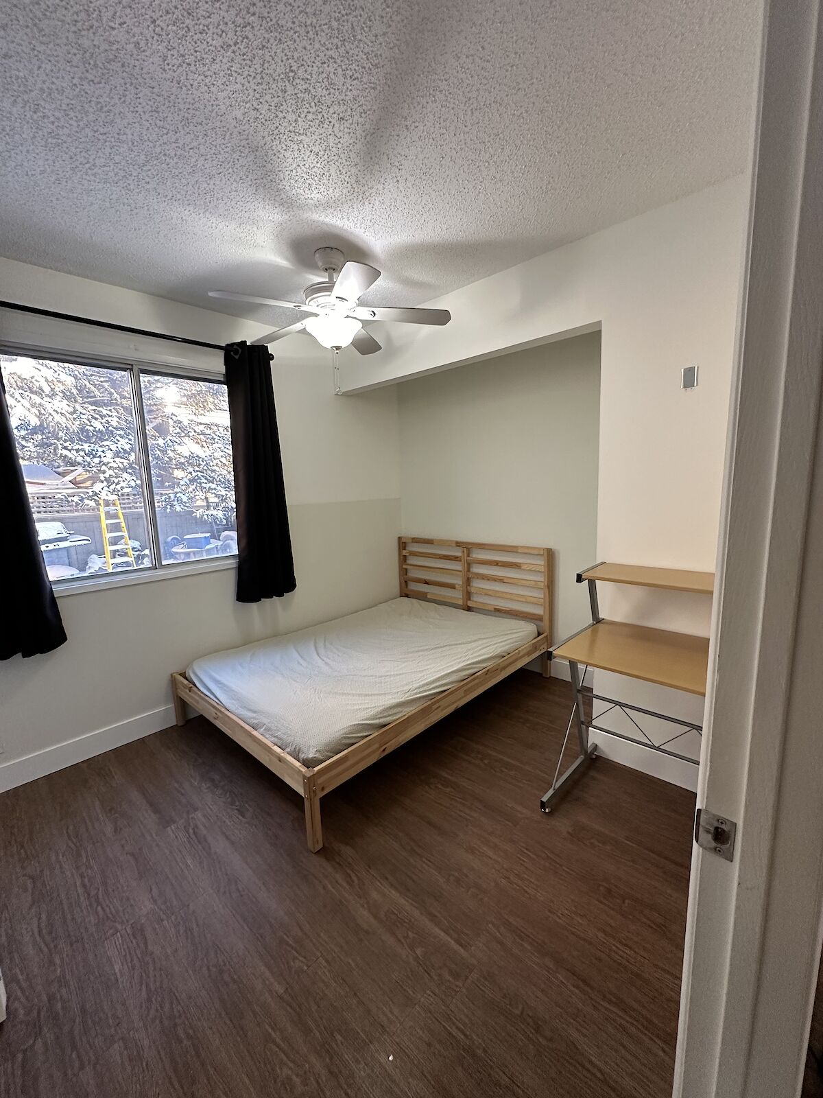 Calgary 4 bedrooms Room For Rent for rent. Property photo: 551946-1