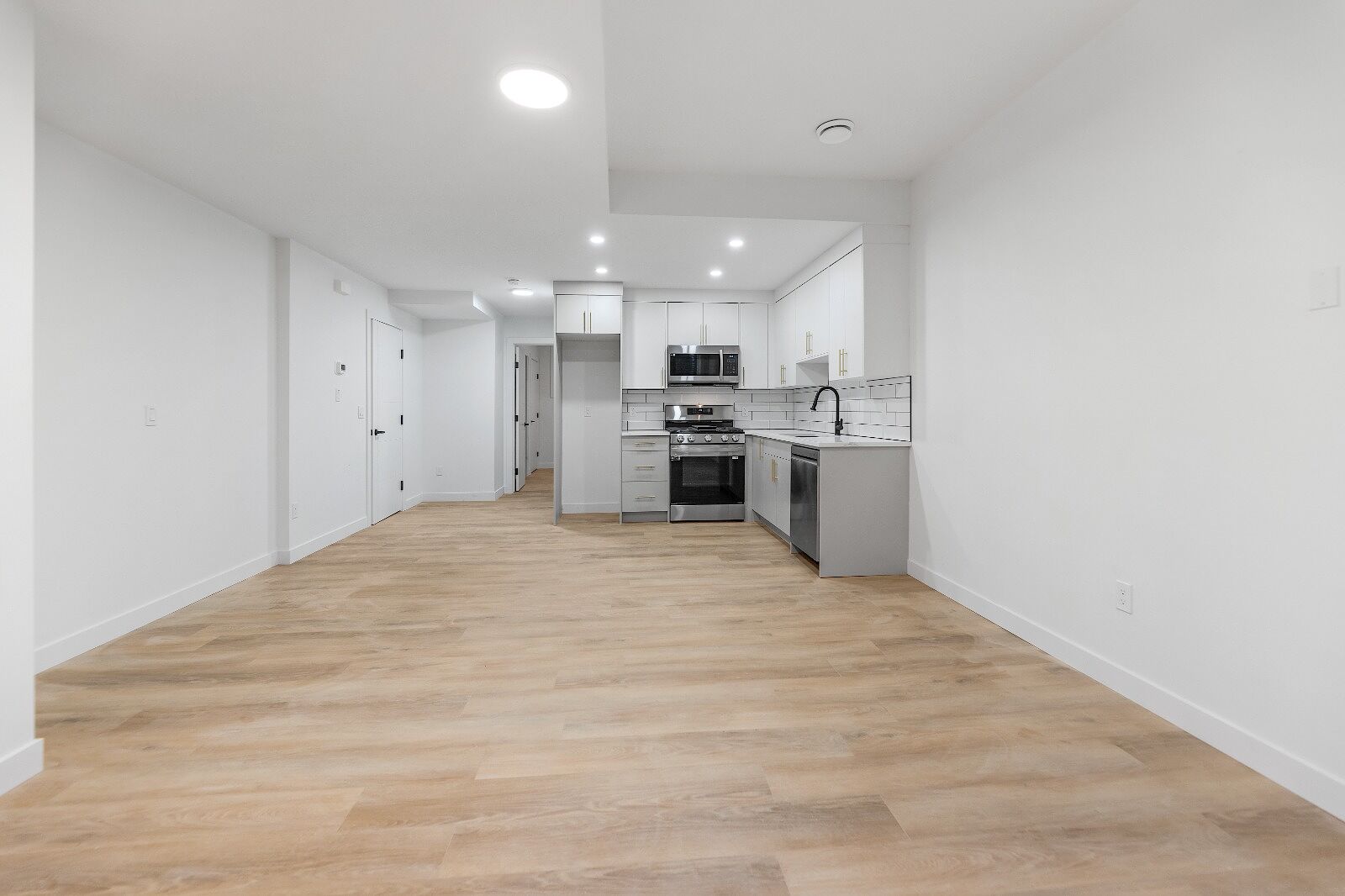 Calgary 1 bedroom Basement for rent. Property photo: 552808-1