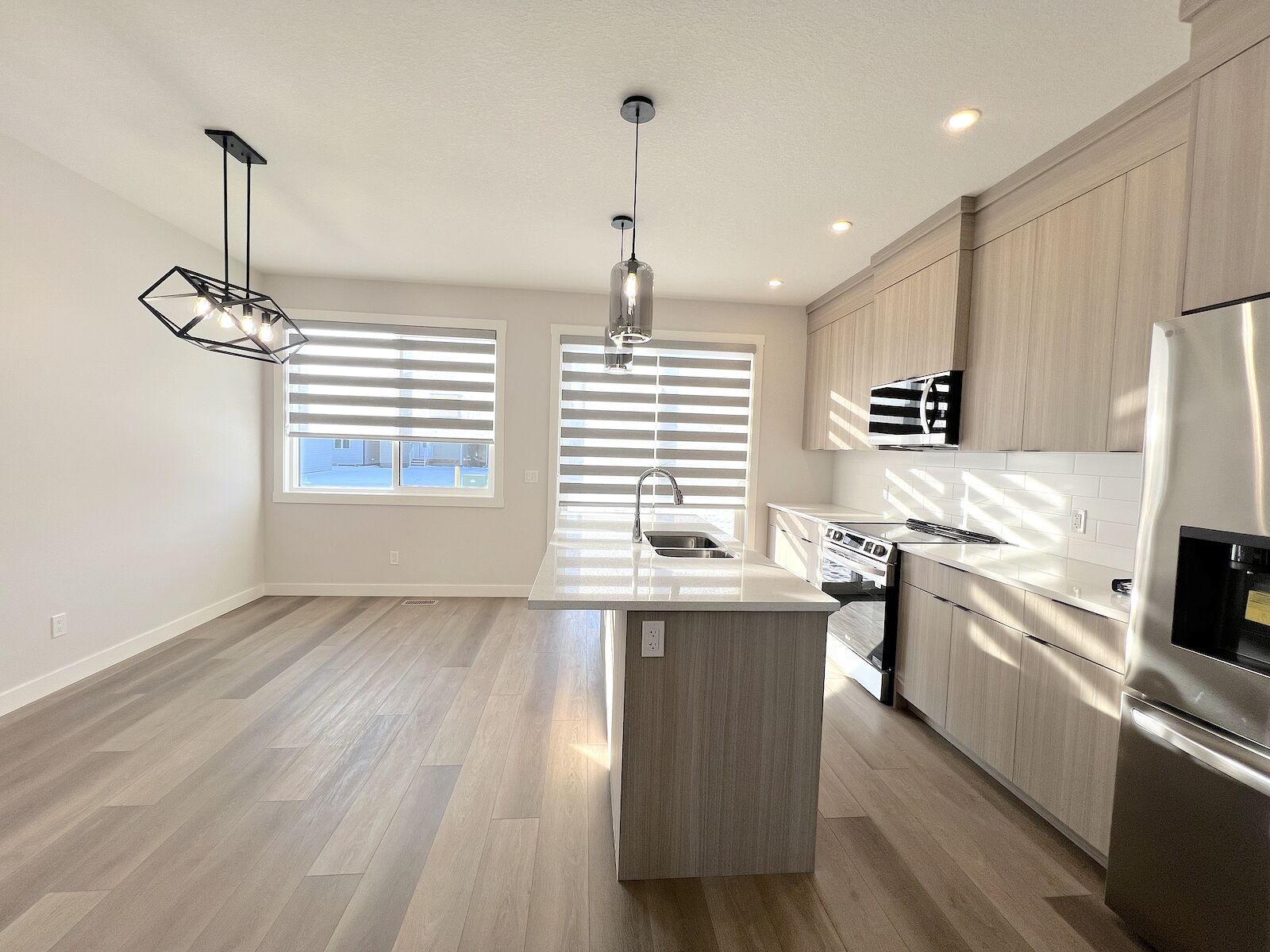 Calgary 3 bedrooms Duplex for rent. Property photo: 553569-1