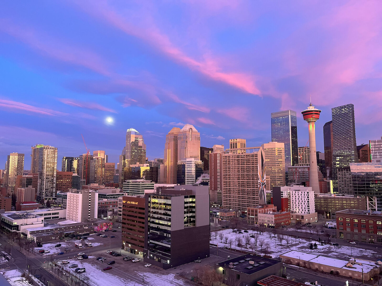 Calgary 2 bedrooms Condo Unit for rent. Property photo: 553845-1