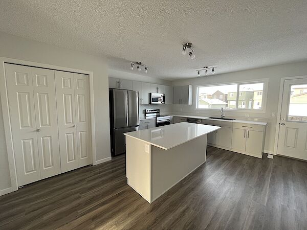 Edmonton 3 bedrooms House for rent. Property photo: 554424-2