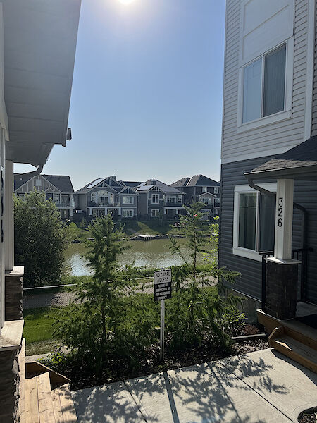 Canals+View Airdrie 3 bedrooms Townhouse for rent. Property photo: 555875-3