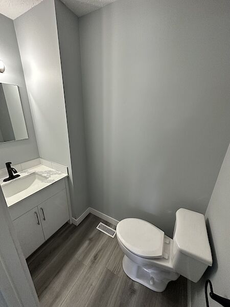 Calgary 2 bedrooms Duplex for rent. Property photo: 555885-2