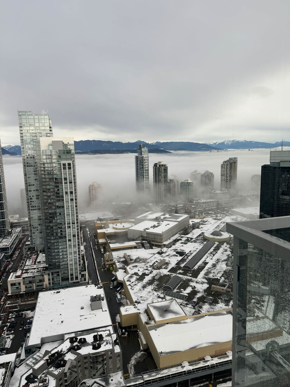 Burnaby 2 bedrooms Condo Unit for rent. Property photo: 556035-1