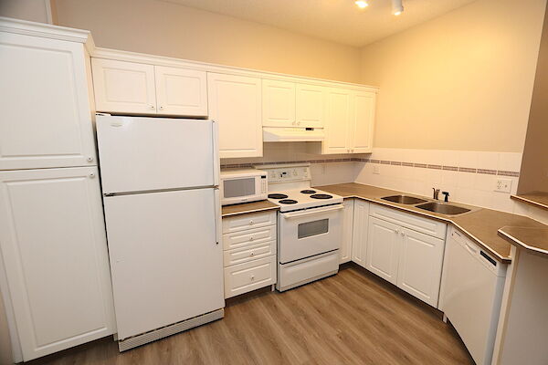 Calgary 2 bedrooms Condo Unit for rent. Property photo: 557127-2