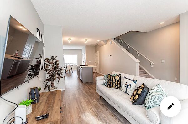 Edmonton 3 + Den bedrooms Main Floor for rent. Property photo: 557596-3