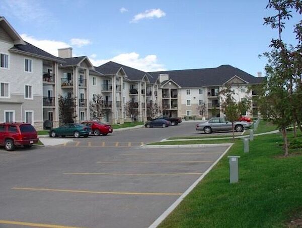 Calgary 2 bedrooms Condo Unit for rent. Property photo: 557995-2