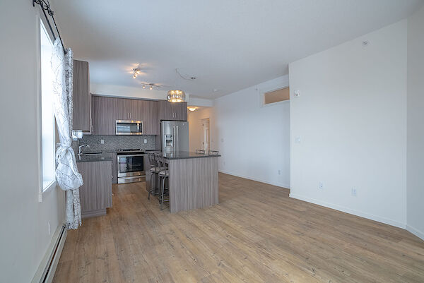 Calgary 2 bedrooms Condo Unit for rent. Property photo: 558034-2