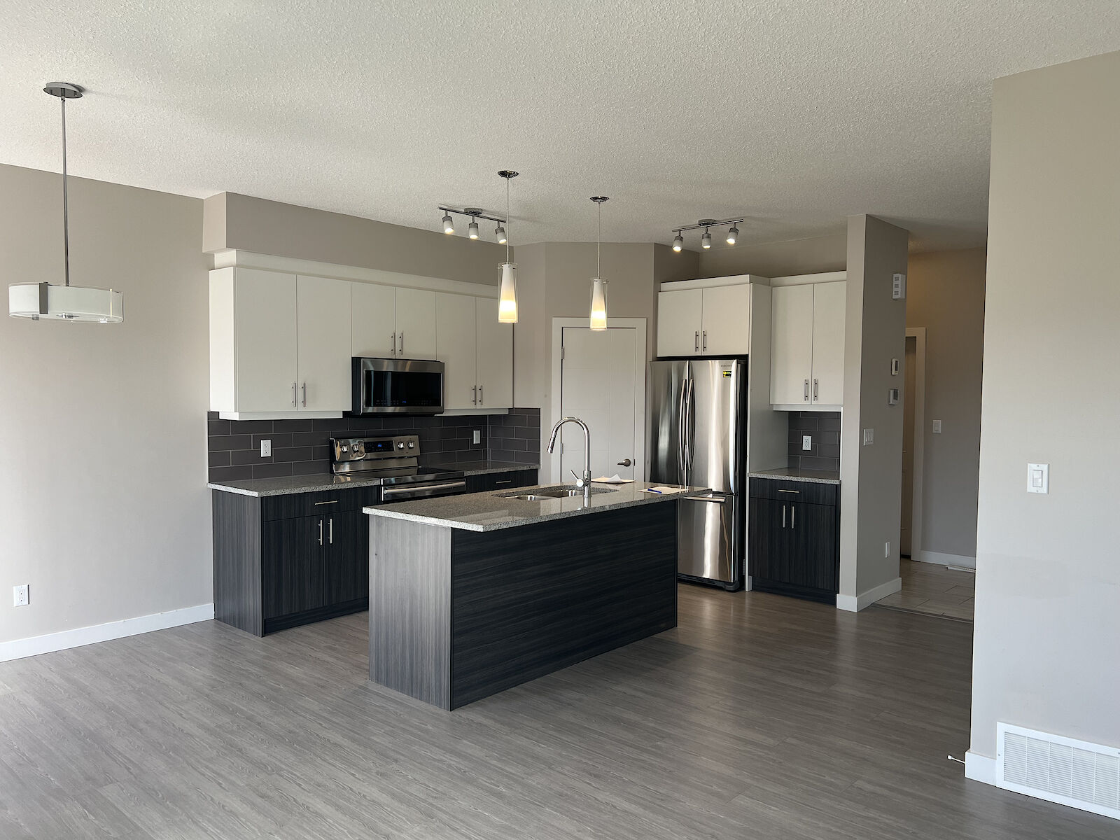 Leduc 3 bedrooms Townhouse for rent. Property photo: 558204-1