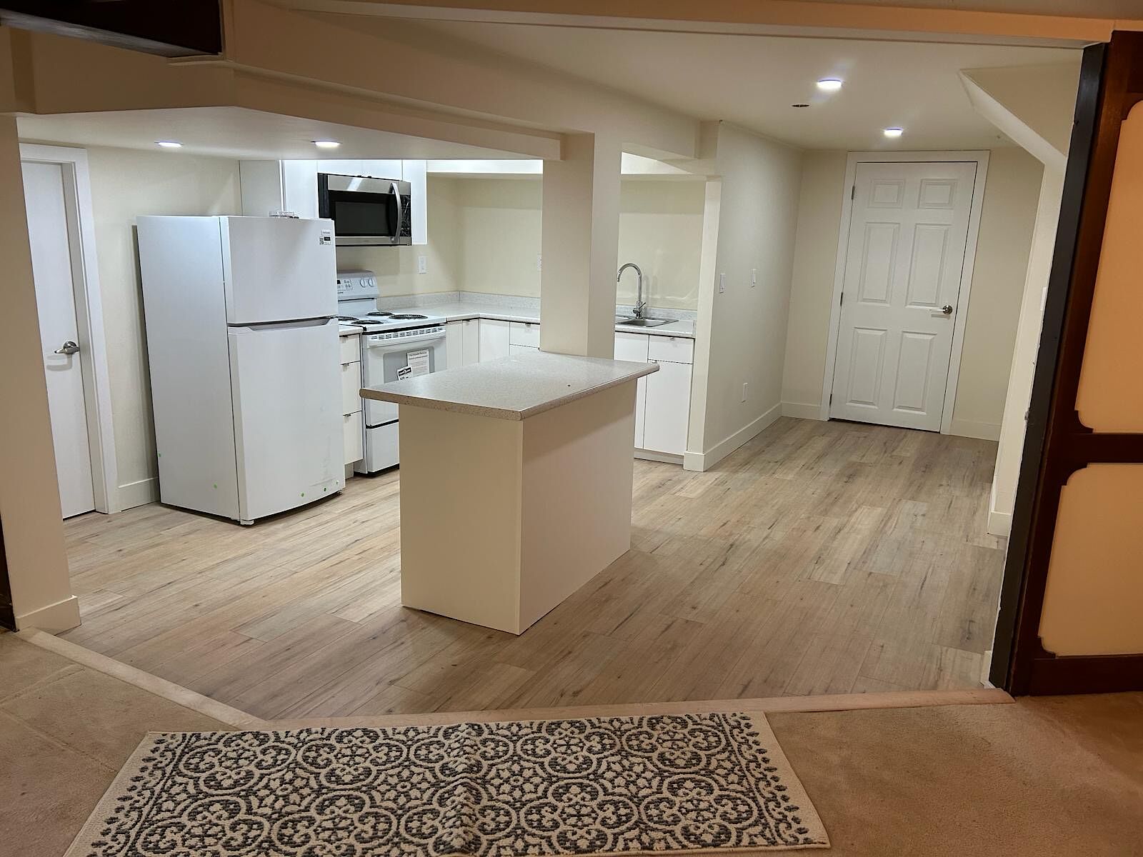 West Vancouver 1 bedroom Basement for rent. Property photo: 558873-1