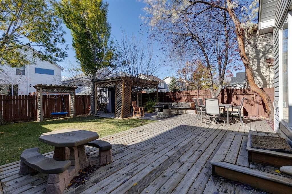 Calgary 4 bedrooms House for rent. Property photo: 559005-1