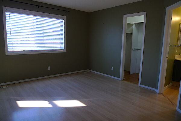 Calgary 4 bedrooms House for rent. Property photo: 559005-3