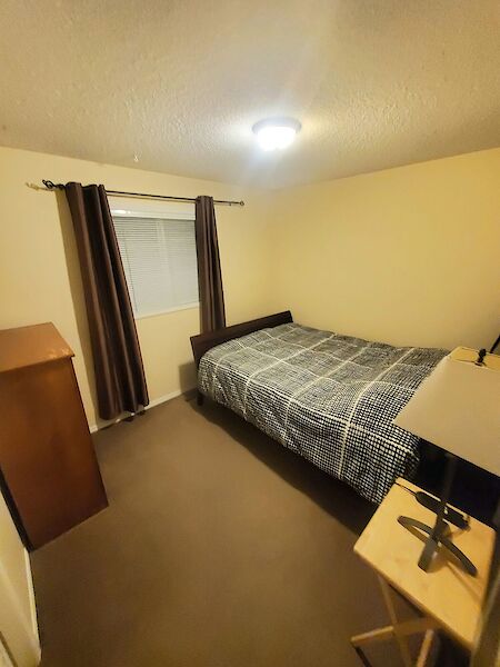 Calgary 4 bedrooms Room For Rent for rent. Property photo: 559051-2