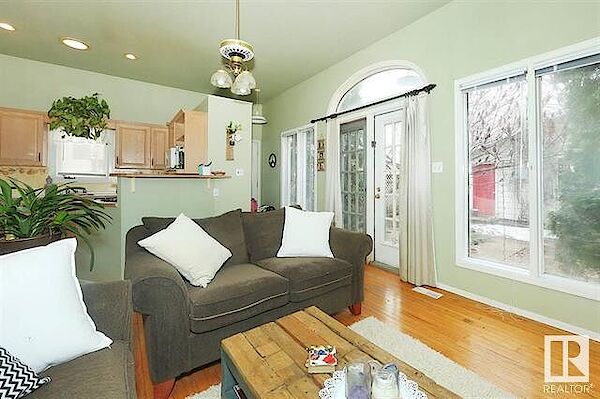Edmonton 2 bedrooms House for rent. Property photo: 559200-2