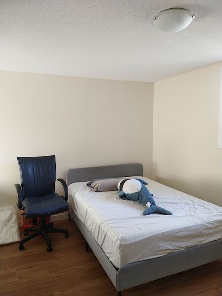 Calgary 4 bedrooms Room For Rent for rent. Property photo: 559229-3