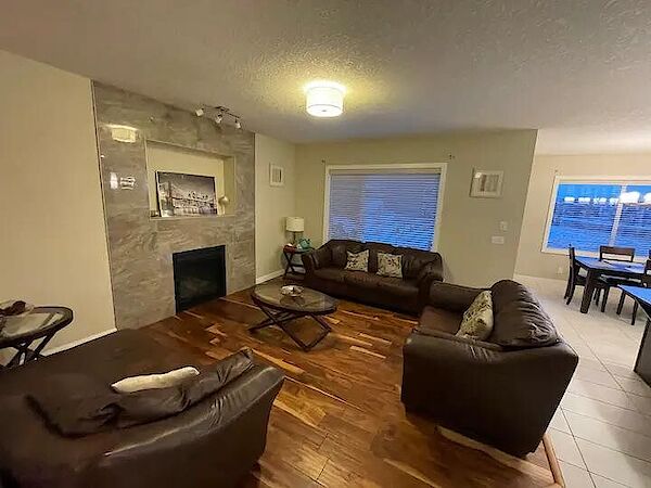 Calgary 3 + Den bedrooms House for rent. Property photo: 560664-2