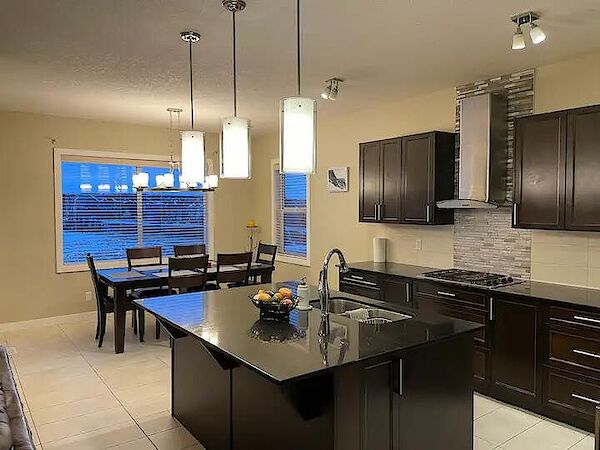 Calgary 3 + Den bedrooms House for rent. Property photo: 560664-3