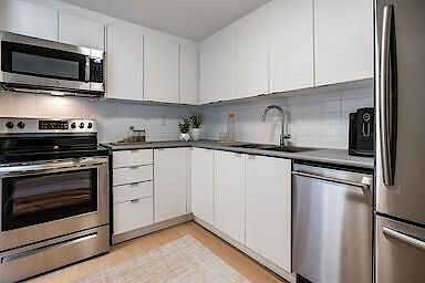 Toronto 1 bedroom Apartment for rent. Property photo: 560910-2