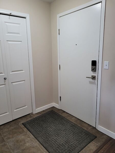 Cochrane 2 bedrooms Condo Unit for rent. Property photo: 561200-2