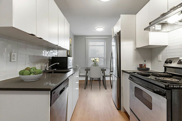 Toronto bachelor bedrooms Apartment for rent. Property photo: 561700-2