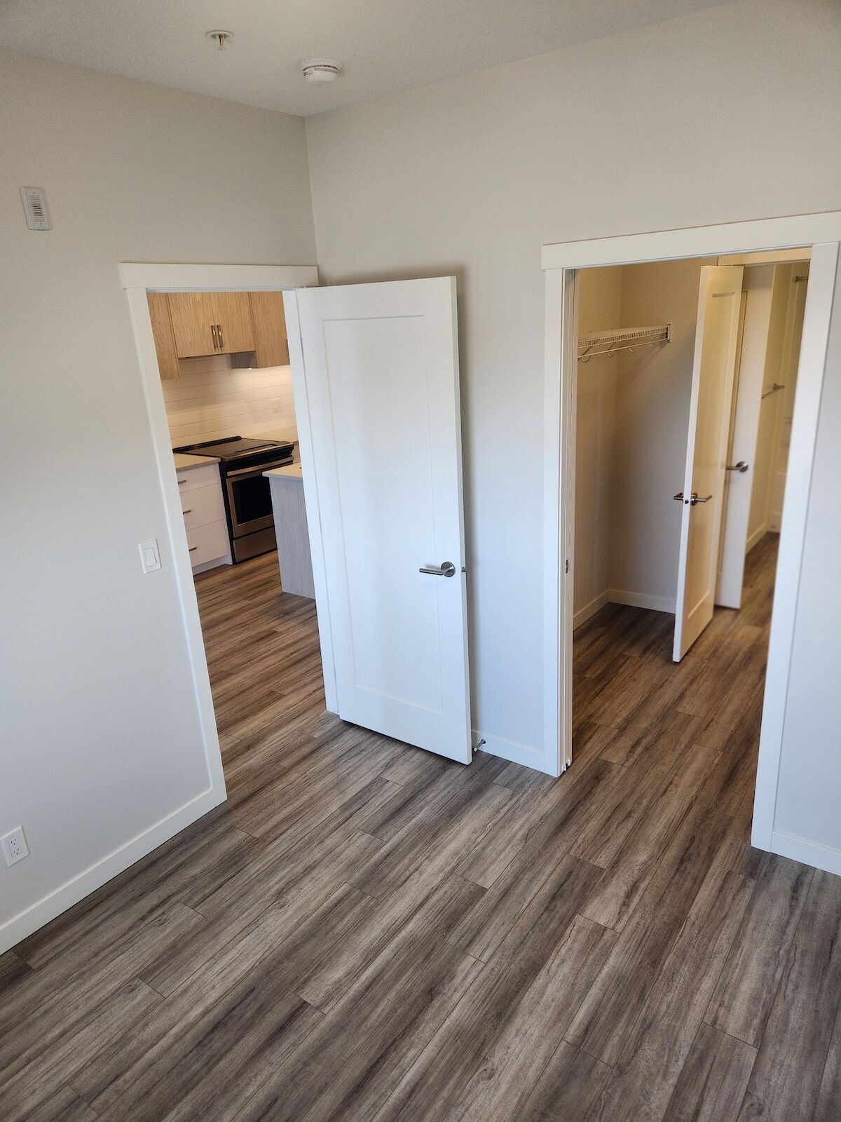 Calgary 1 bedroom Apartment for rent. Property photo: 562061-1