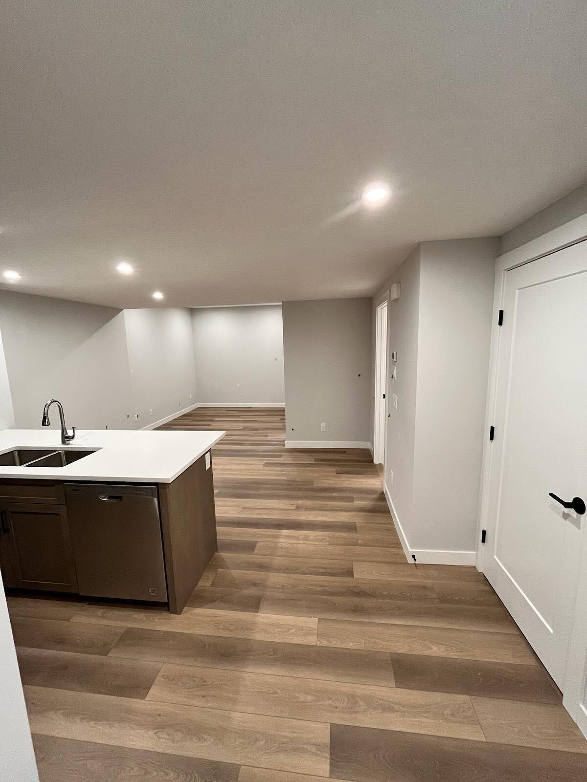 Calgary 1 bedroom Basement for rent. Property photo: 562064-1