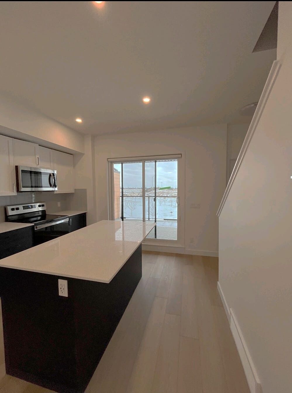 Calgary 4 bedrooms Townhouse for rent. Property photo: 562066-1