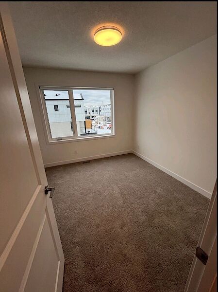 Calgary 4 bedrooms Townhouse for rent. Property photo: 562066-3