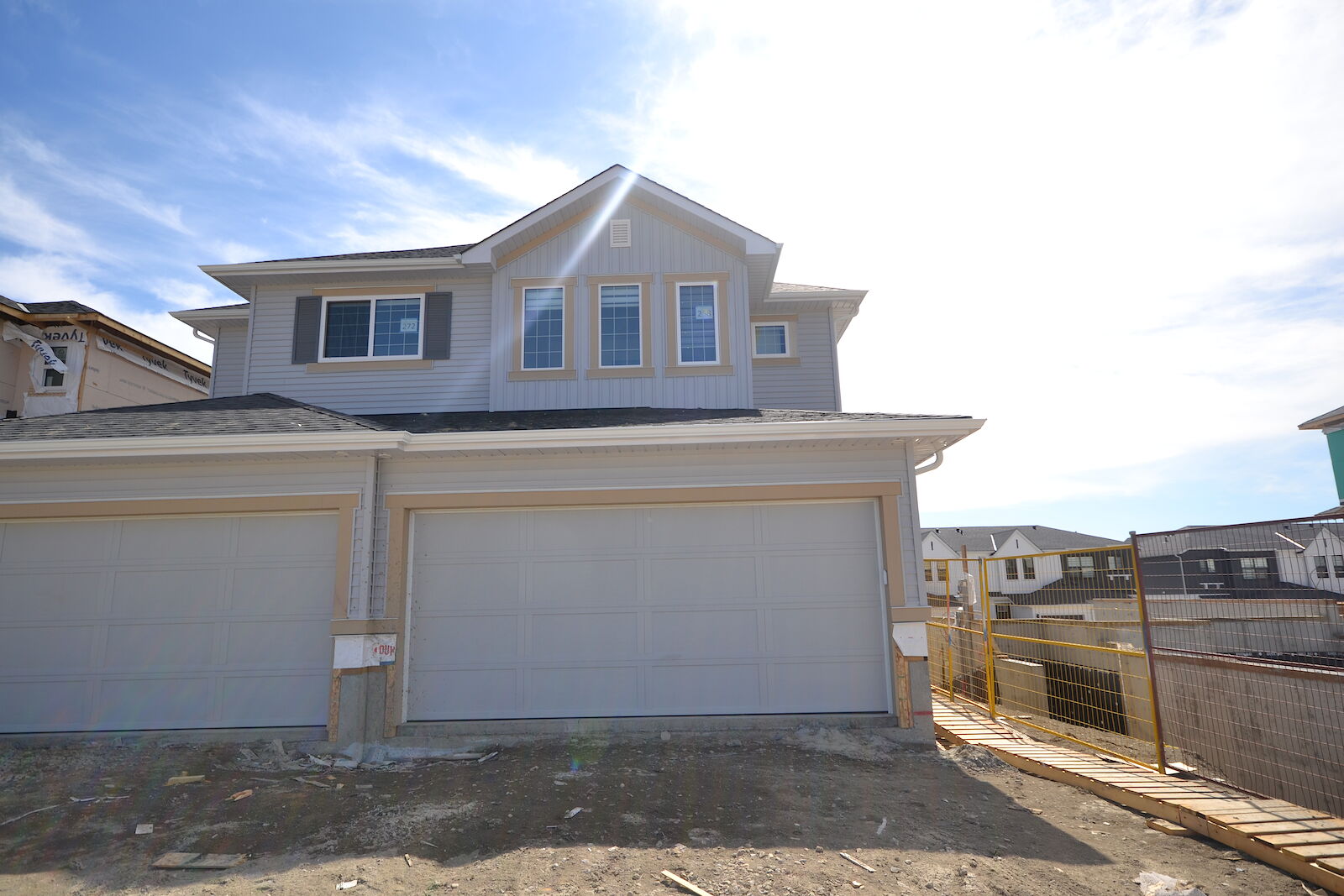 Cochrane 3 bedrooms Main Floor for rent. Property photo: 562604-1