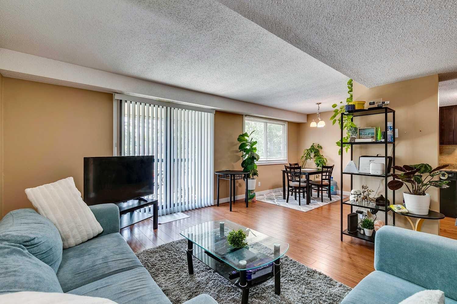 Calgary 2 bedrooms Townhouse for rent. Property photo: 564020-1