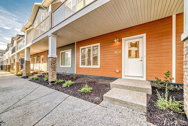 Calgary 4 bedrooms Townhouse for rent. Property photo: 564096-2