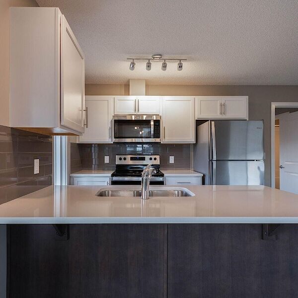 Kitchen Edmonton 2 bedrooms Condo Unit for rent. Property photo: 564956-2