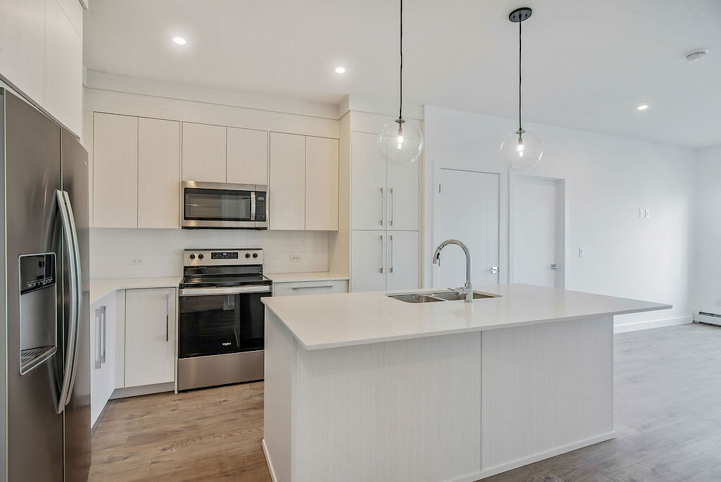 Calgary 2 bedrooms Condo Unit for rent. Property photo: 565895-1