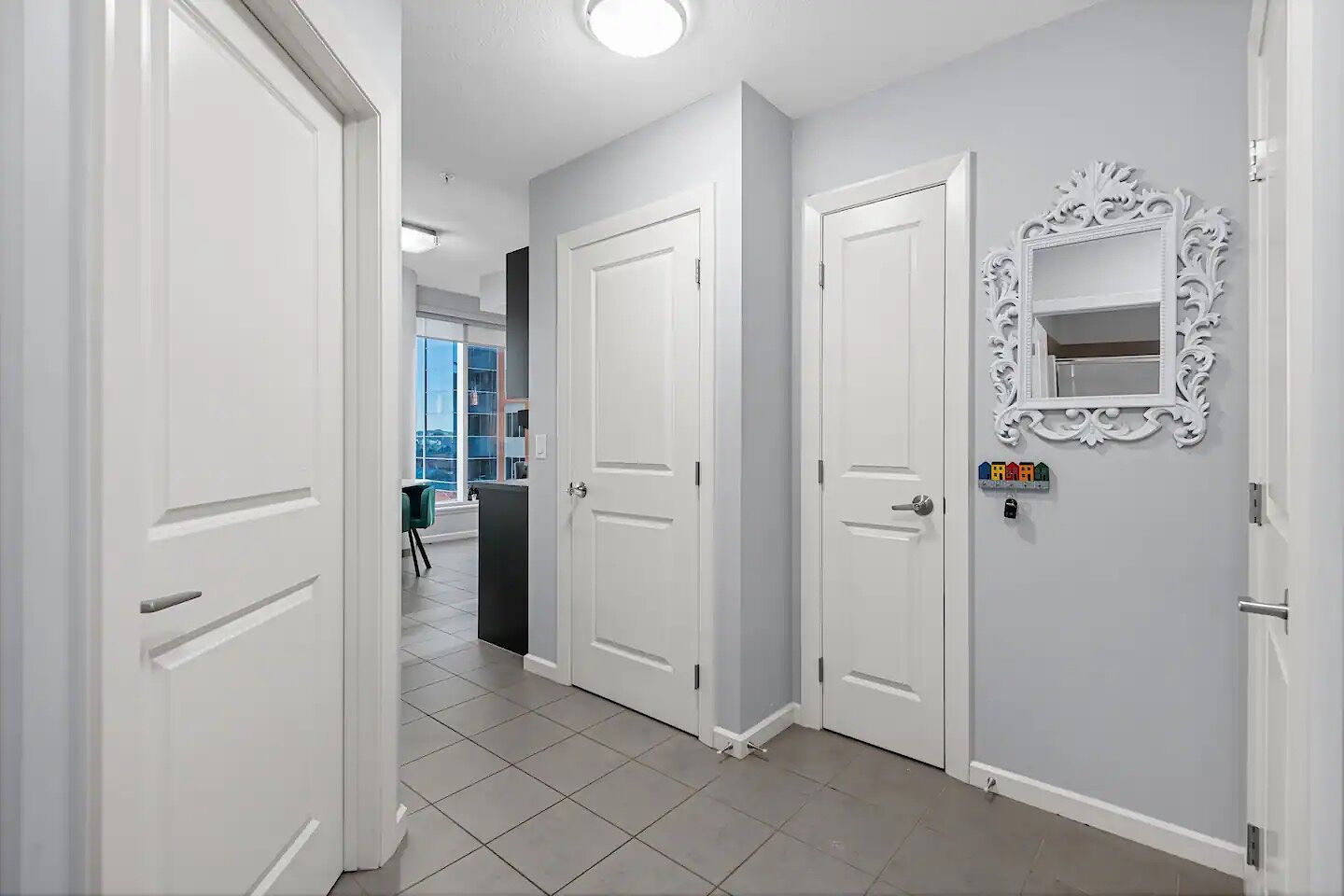 Calgary 2 bedrooms Condo Unit for rent. Property photo: 56633-1