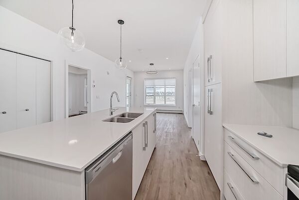 Calgary 2 bedrooms Condo Unit for rent. Property photo: 567511-2