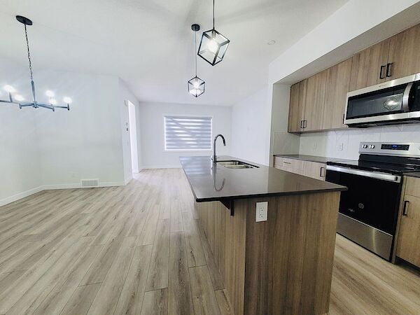 Calgary 4 bedrooms House for rent. Property photo: 568581-2