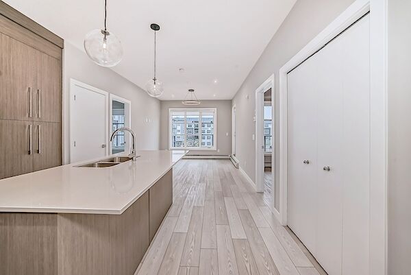 Calgary 2 bedrooms Condo Unit for rent. Property photo: 568664-2