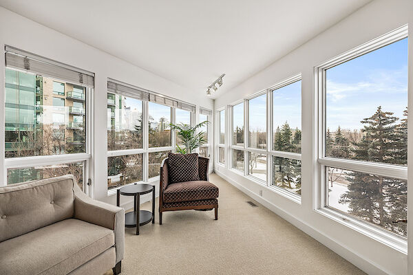 Calgary 2 + Den bedrooms Condo Unit for rent. Property photo: 568732-2