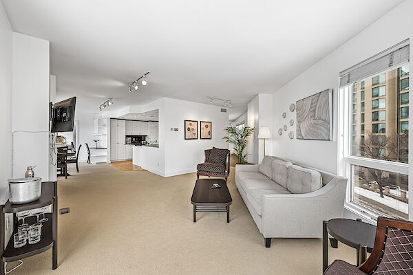 Calgary 2 + Den bedrooms Condo Unit for rent. Property photo: 568732-3