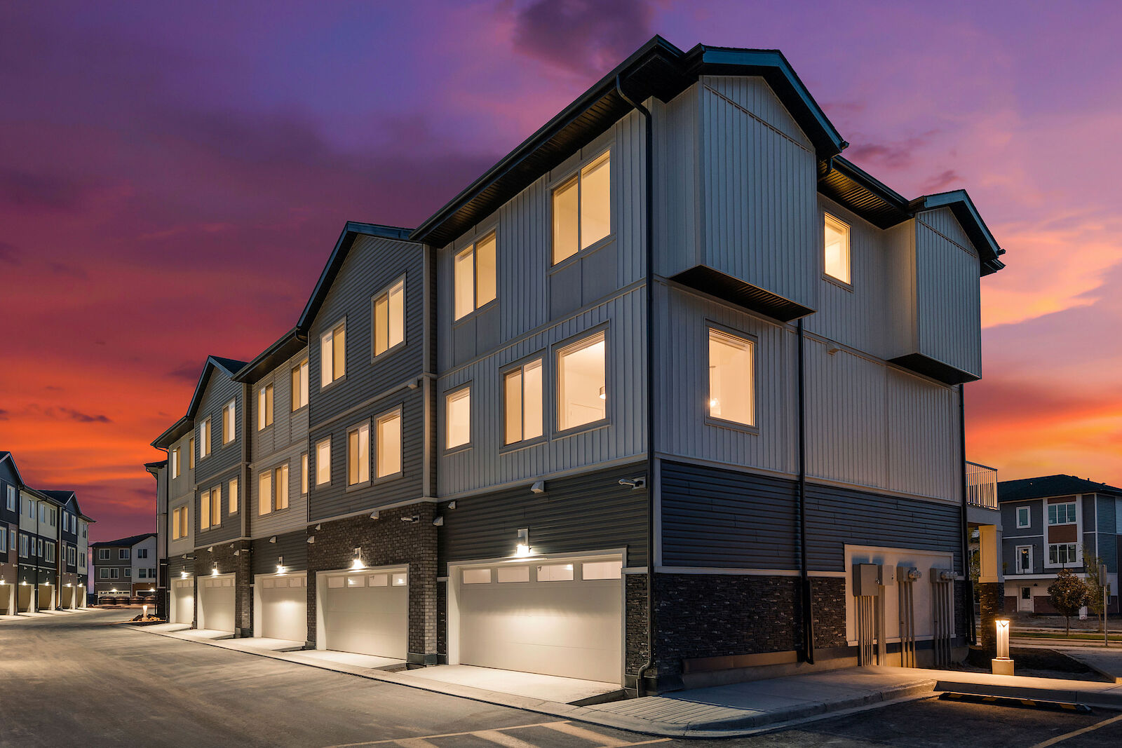 Chestermere 4 bedrooms Townhouse for rent. Property photo: 568812-1