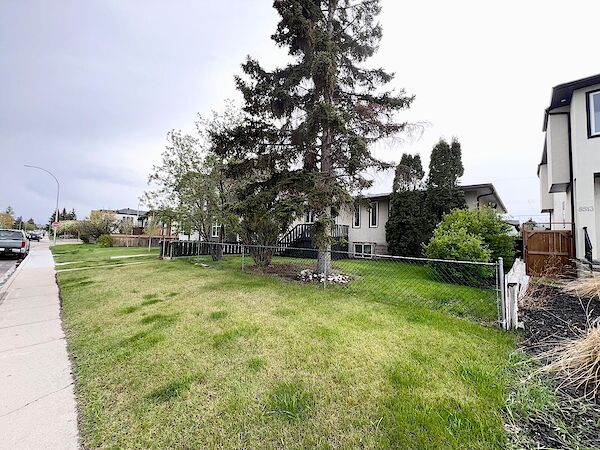 Calgary 2 + Den bedrooms Main Floor for rent. Property photo: 569453-2